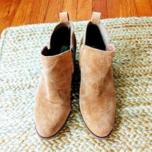 Steve Madden Rader Brown suede bootie, size 9